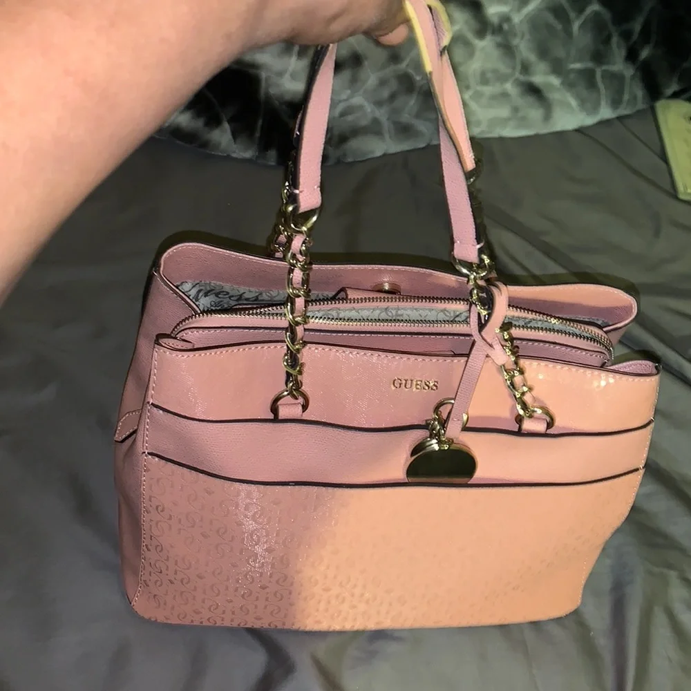 Guess multiple pockets Peach/Pink Handbag Xcellent Condition - Picture 7 of 13